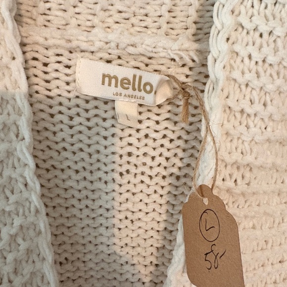 Mello Cream Cardigan with Heart Detail size Large NWT - Picture 4 of 6